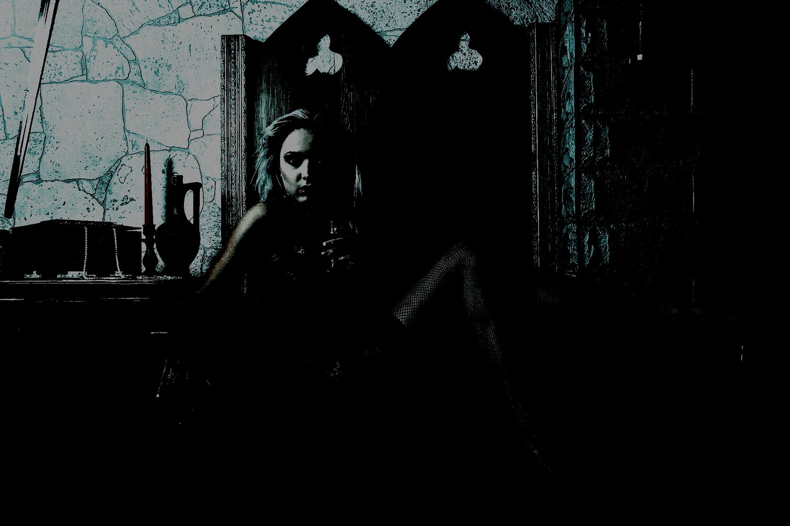 gothic girl with skull