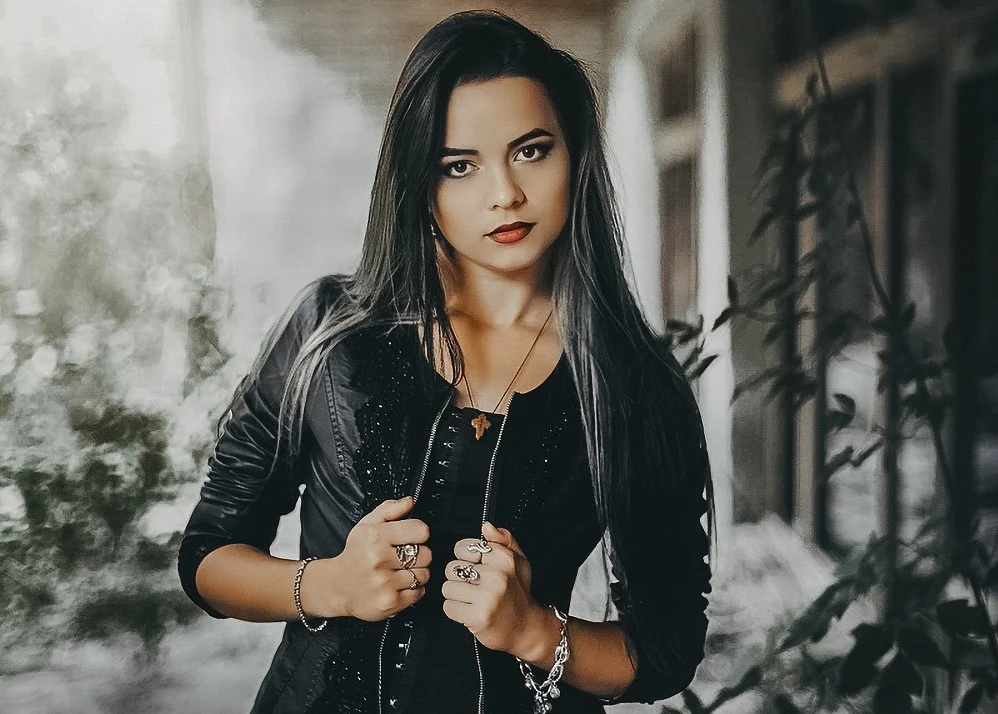 The Ultimate Guide to Gothic Fashion: Top 10 Must-Have Clothing Pieces