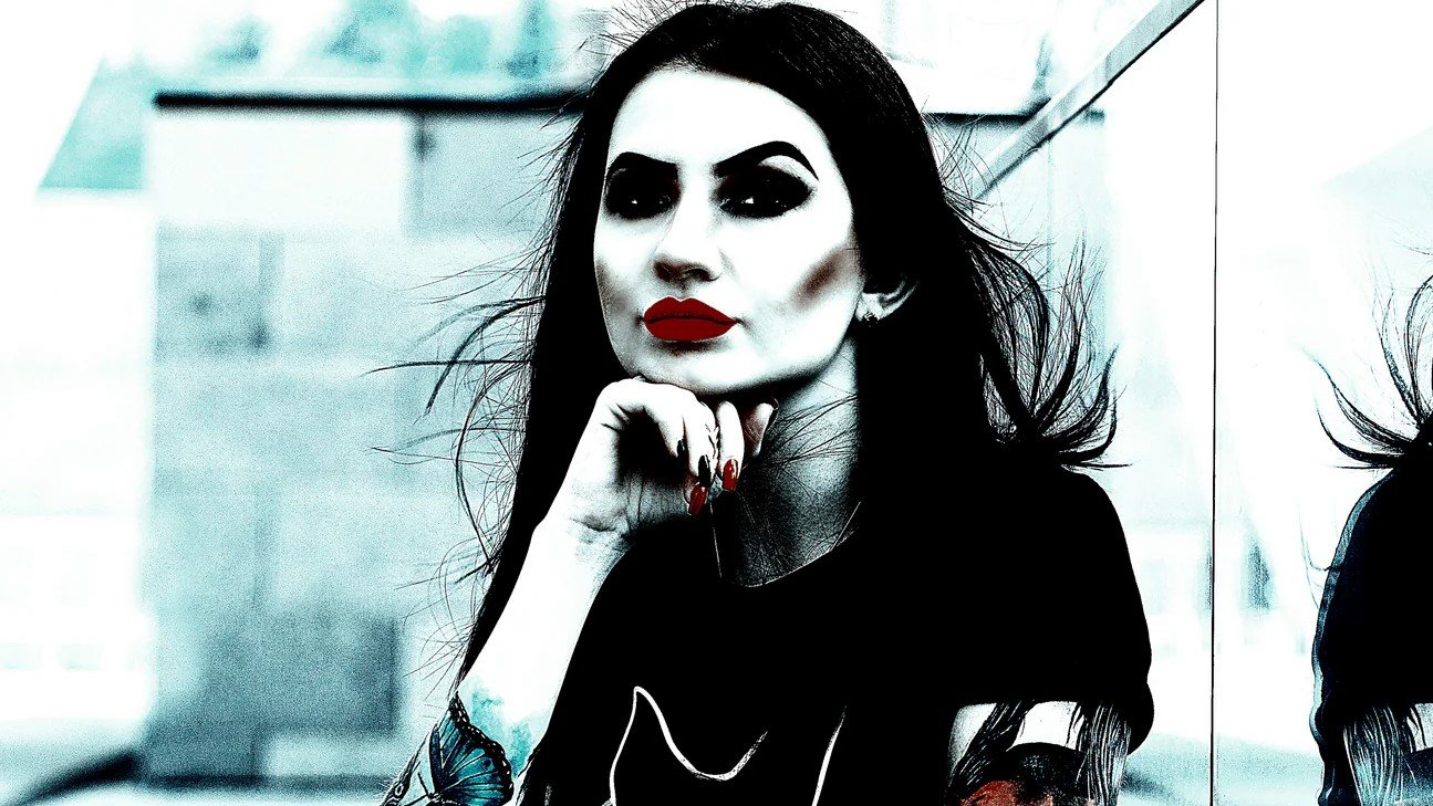 Gothic Street Style Inspo: Embracing the Dark Aesthetic