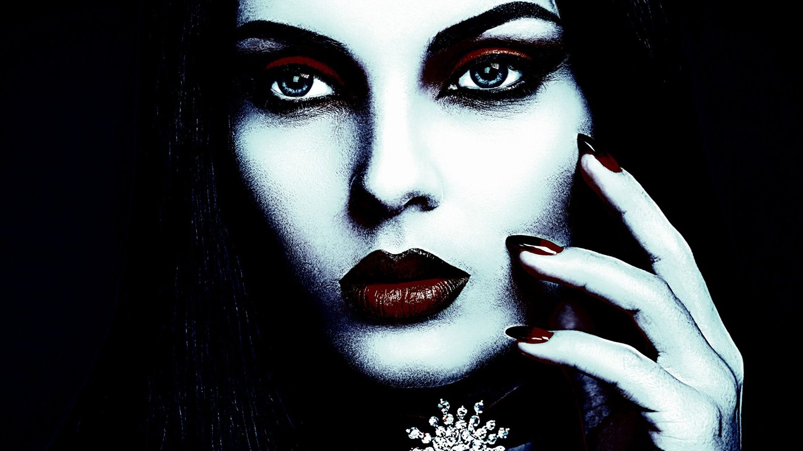 Gothic Jewelry: Timeless Beauty for the Dark-Hearted