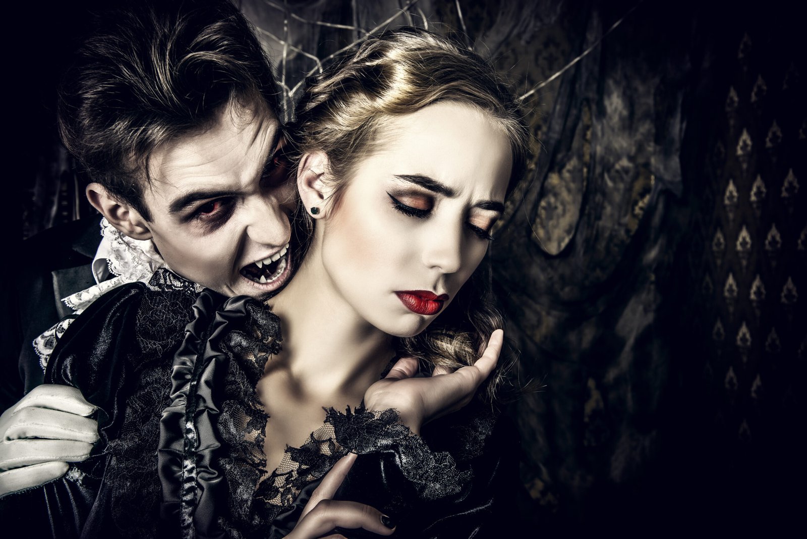 Your Inner Dark Queen: The Ultimate Guide to Vampire Costume Women